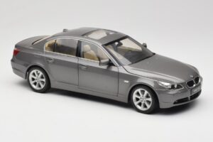 BMW 530i E60 Grey Metallic Revell 1:18 08841 Metal - imaginea 6 din 8