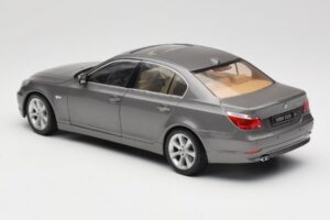 BMW 530i E60 Grey Metallic Revell 1:18 08841 Metal - imaginea 7 din 8