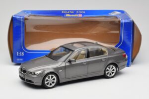 BMW 530i E60 Grey Metallic Revell 1:18 08841 Metal - imaginea 8 din 8