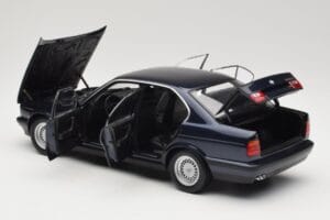 BMW 535i E34 Blue Metallic Minichamps 1:18 100024004 Metal - imaginea 5 din 8