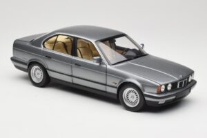 BMW 535i E34 Gri Metallic Minichamps 1:18 100024008 Metal - imaginea 6 din 8