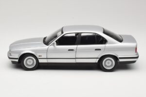 BMW 535i E34 Argintiu Minichamps 1:18 100024005 Metal - imaginea 4 din 8