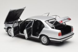 BMW 535i E34 Argintiu Minichamps 1:18 100024005 Metal - imaginea 5 din 8