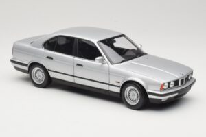 BMW 535i E34 Argintiu Minichamps 1:18 100024005 Metal - imaginea 6 din 8