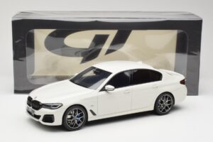 BMW 545e xDrive M-Sport G30 Alb GT Spirit 1:18 GT496 Rășină - imaginea 6 din 6