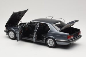 BMW 730i E32 Grey Metallic Minichamps 1:18 100023005 Metal - imaginea 5 din 8