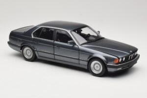 BMW 730i E32 Grey Metallic Minichamps 1:18 100023005 Metal - imaginea 6 din 8