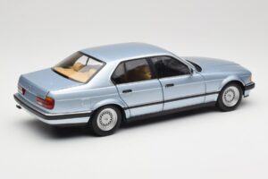 BMW 730i E32 Albastru Deschis Metallic Minichamps 1:18 100023008 Metal - imaginea 3 din 8