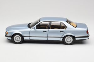 BMW 730i E32 Albastru Deschis Metallic Minichamps 1:18 100023008 Metal - imaginea 4 din 8