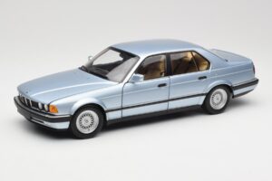 BMW 730i E32 Albastru Deschis Metallic Minichamps 1:18 100023008 Metal