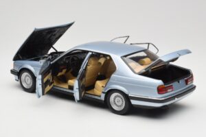 BMW 730i E32 Albastru Deschis Metallic Minichamps 1:18 100023008 Metal - imaginea 5 din 8