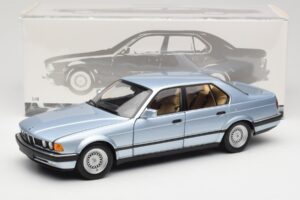 BMW 730i E32 Albastru Deschis Metallic Minichamps 1:18 100023008 Metal - imaginea 8 din 8