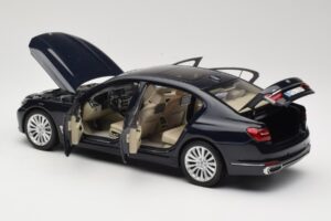 BMW 750Li F02 Imperial Blue Paragon 1:18 80432405586 Metal - imaginea 5 din 8