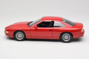 BMW 850Ci E31 Brilliant Red Revell 1:18 8827 Metal - imaginea 4 din 8