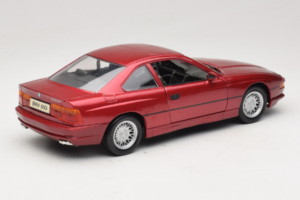 BMW 850i E31 Roșu Tchibo 1:18 36157 Metal - imaginea 3 din 8