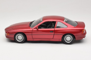BMW 850i E31 Roșu Tchibo 1:18 36157 Metal - imaginea 4 din 8