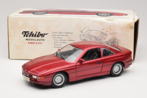 BMW 850i E31 Roșu Tchibo 1:18 36157 Metal - imaginea 8 din 8