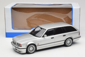 BMW Alpina B10 E34 4.6 Touring Argintiu MCG 1:18 MCG18332MCW Metal - imaginea 6 din 6