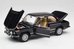 BMW 2002 L E10 Negru AUTOart 1:18 70603 Metal - imaginea 2 din 8