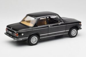BMW 2002 L E10 Negru AUTOart 1:18 70603 Metal - imaginea 3 din 8