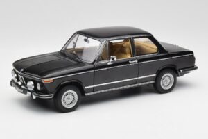 BMW 2002 L E10 Negru AUTOart 1:18 70603 Metal