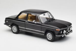 BMW 2002 L E10 Negru AUTOart 1:18 70603 Metal - imaginea 6 din 8
