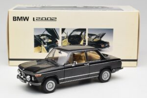 BMW 2002 L E10 Negru AUTOart 1:18 70603 Metal - imaginea 8 din 8