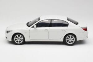 BMW E60 545i Alpine Alb Kyosho 1:18 08591W Metal - imaginea 4 din 8