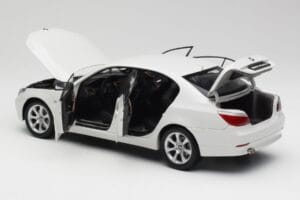 BMW E60 545i Alpine Alb Kyosho 1:18 08591W Metal - imaginea 5 din 8