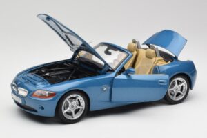 BMW Z4 E85 Maldives Blue Bburago 1:18 34046BLUE Metal - imaginea 2 din 8