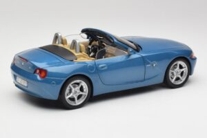BMW Z4 E85 Maldives Blue Bburago 1:18 34046BLUE Metal - imaginea 3 din 8