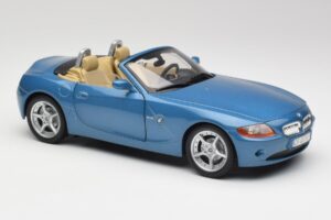 BMW Z4 E85 Maldives Blue Bburago 1:18 34046BLUE Metal - imaginea 6 din 8