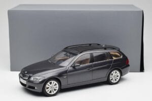 BMW 330i E91 Touring Gri Închis Kyosho 1:18 80430394360 Metal - imaginea 8 din 8