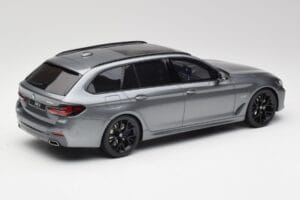 BMW G61 530e M Sport Touring Mineral Gri GT Spirit 1:18 GT485 Rășină - imaginea 2 din 6