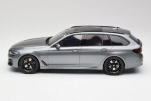 BMW G61 530e M Sport Touring Mineral Gri GT Spirit 1:18 GT485 Rășină - imaginea 3 din 6