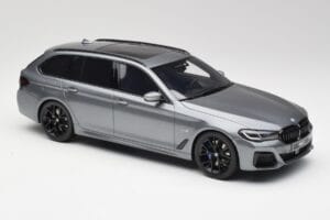 BMW G61 530e M Sport Touring Mineral Gri GT Spirit 1:18 GT485 Rășină - imaginea 4 din 6