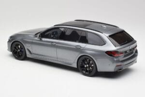 BMW G61 530e M Sport Touring Mineral Gri GT Spirit 1:18 GT485 Rășină - imaginea 5 din 6