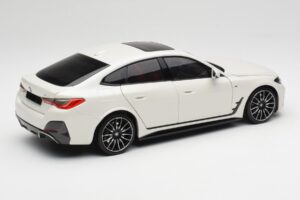 BMW i4 M50 G26 Alpine White Minichamps 1:18 110023011 Metal - imaginea 3 din 8