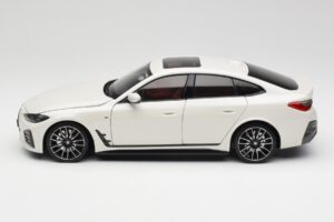 BMW i4 M50 G26 Alpine White Minichamps 1:18 110023011 Metal - imaginea 4 din 8