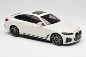 BMW i4 M50 G26 Alpine White Minichamps 1:18 110023011 Metal - imaginea 6 din 8