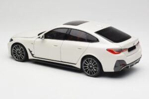BMW i4 M50 G26 Alpine White Minichamps 1:18 110023011 Metal - imaginea 7 din 8