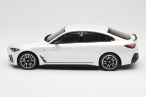 BMW i4 M50 G26 Mineral Alb Metalic Otto 1:18 OT1074 Rășină - imaginea 3 din 6