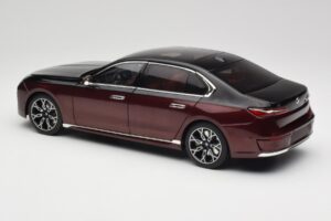 BMW i7 G70 Black & Red Metallic Minichamps 1:18 110023201 Metal - imaginea 7 din 8