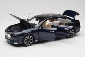 BMW i7 G70 Blue Metallic Minichamps 1:18 110023202 Metal - imaginea 2 din 8