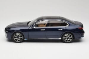 BMW i7 G70 Blue Metallic Minichamps 1:18 110023202 Metal - imaginea 4 din 8