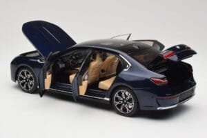 BMW i7 G70 Blue Metallic Minichamps 1:18 110023202 Metal - imaginea 5 din 8