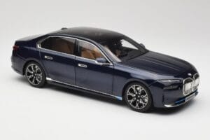BMW i7 G70 Blue Metallic Minichamps 1:18 110023202 Metal - imaginea 6 din 8
