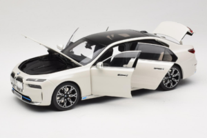 BMW i7 G70 White Metallic Minichamps 1:18 110023200 Metal - imaginea 2 din 8