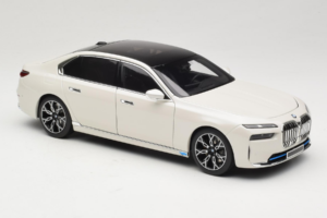 BMW i7 G70 White Metallic Minichamps 1:18 110023200 Metal - imaginea 6 din 8