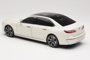 BMW i7 G70 White Metallic Minichamps 1:18 110023200 Metal - imaginea 7 din 8